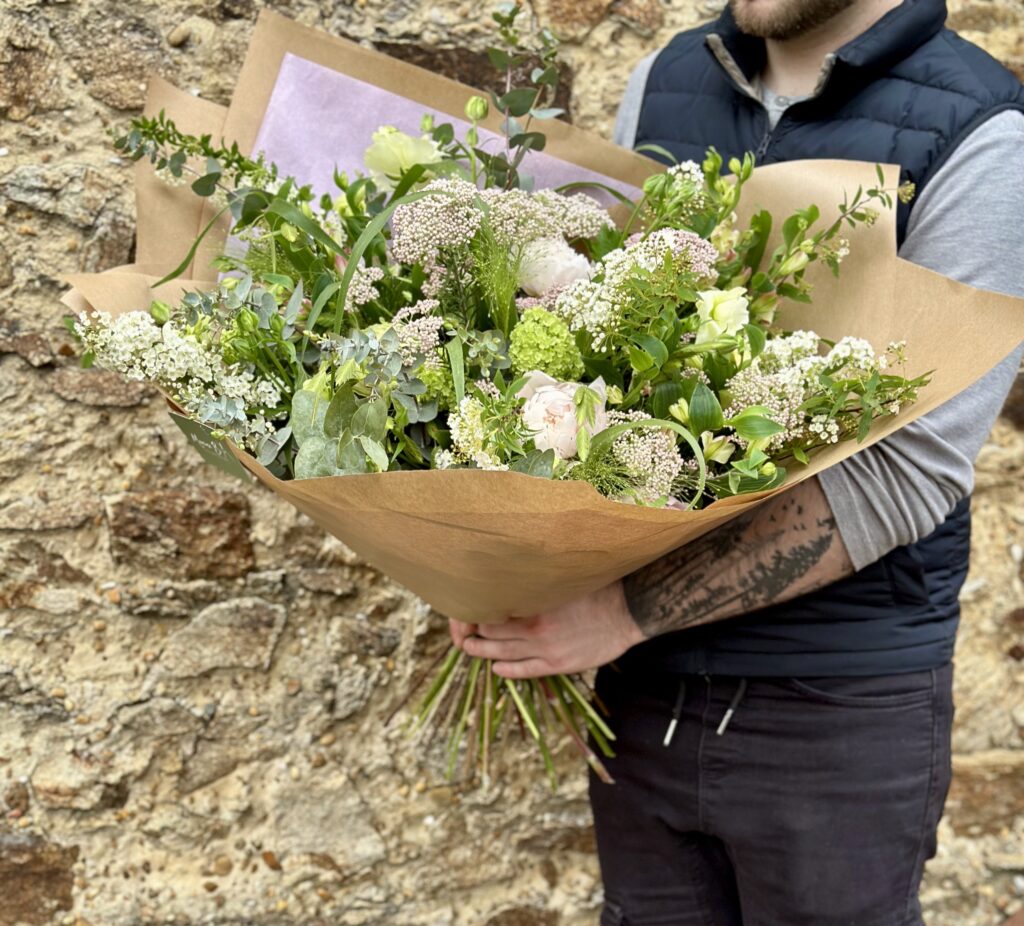 Bouquet Fleuriste Composition Florale Bouguenais